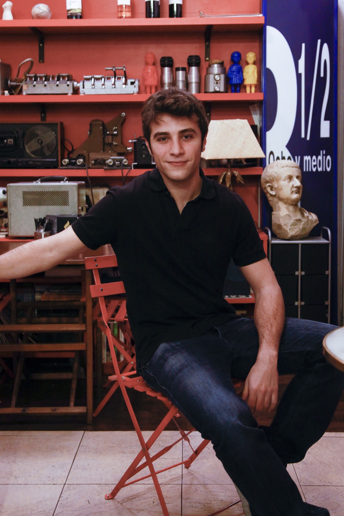 Pol Monen fondo estanterias