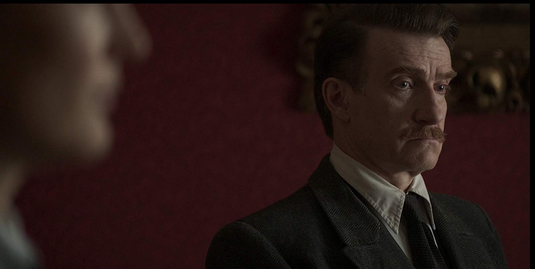 Duval es francés pero trabaja para los nazis