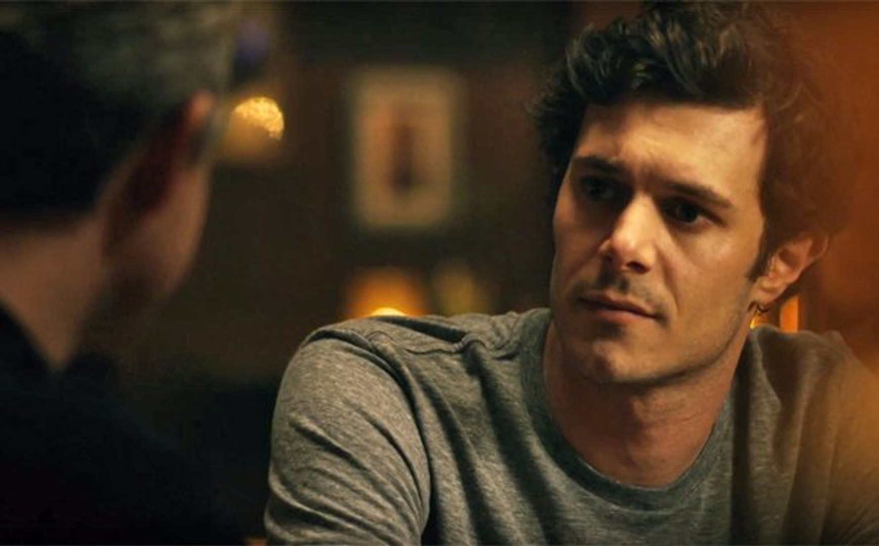 Adam Brody es un ingenuo en 'StartUp'