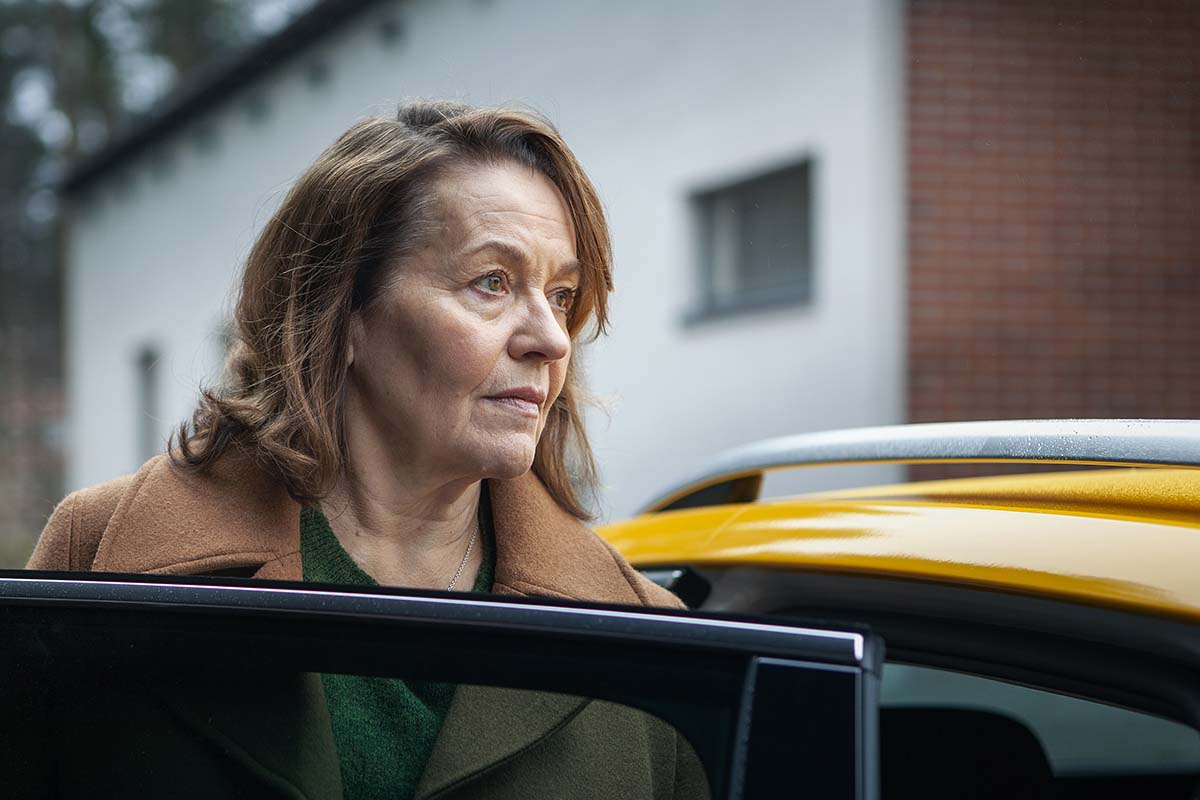 Riitta Havukainen es Hilka Mäntymäki en 'Kosta'.